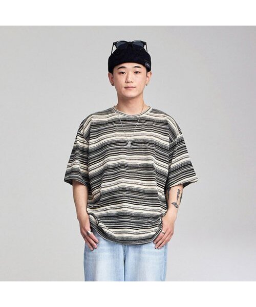 APOSTROPHE COMMA(アポストロフィコンマ)の「サマー ストライプ リネン 半袖Tシャツ (ブラック)(Tシャツ/カットソー・メンズ・ブラック・FREE)」の1枚目の写真