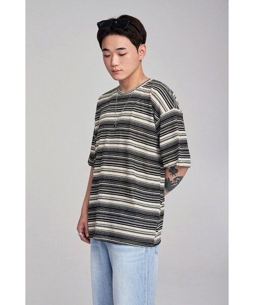 APOSTROPHE COMMA(アポストロフィコンマ)の「サマー ストライプ リネン 半袖Tシャツ (ブラック)(Tシャツ/カットソー・メンズ・ブラック・FREE)」の5枚目の写真