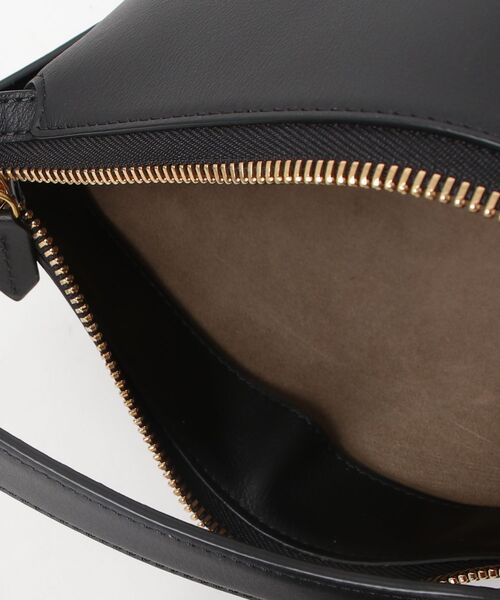 J&M Davidson（ジェイアンドエムデヴィッドソン）の「J&M DAVIDSON ZIP QUIVER ジェイアンドエムデヴィッドソン ジップ クリバー  ショルダーバッグ（ショルダーバッグ・レディース・ブラック・FREE）」の18枚目の写真