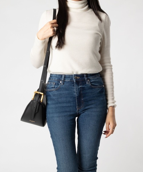 J&M Davidson（ジェイアンドエムデヴィッドソン）の「J&M DAVIDSON ZIP QUIVER ジェイアンドエムデヴィッドソン ジップ クリバー  ショルダーバッグ（ショルダーバッグ・レディース・ブラック・FREE）」の4枚目の写真