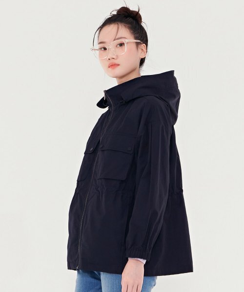 CHASECULT（チェイスカルト）の「レディース アウトポケット ウエストストリング ジャンパー-BERG4151B04（ナイロンジャケット・レディース・ネイビー・85/90）」の2枚目の写真