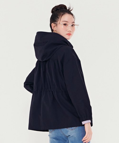 CHASECULT（チェイスカルト）の「レディース アウトポケット ウエストストリング ジャンパー-BERG4151B04（ナイロンジャケット・レディース・ネイビー・85/90）」の3枚目の写真