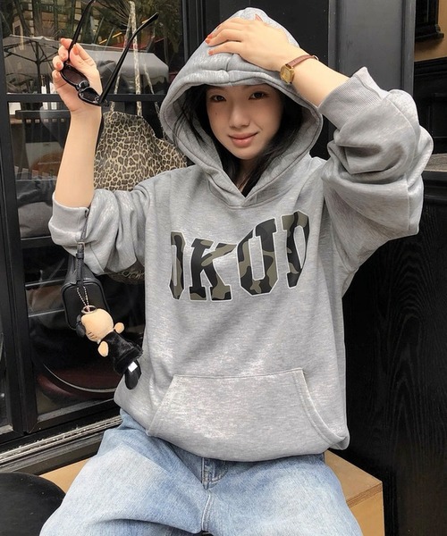 shopnikoniko(ショップニコニコ)の「カモフラビッグロゴ オーバーサイズ フーディーパーカー(パーカー・レディース・カモフラージュ・フリー)」の2枚目の写真