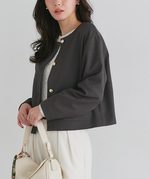 Pierrot（ピエロ）の「ゴールドボタンノーカラージャケット（ノーカラージャケット・レディース・ネイビー/チャコール・M/L）」の17枚目の写真