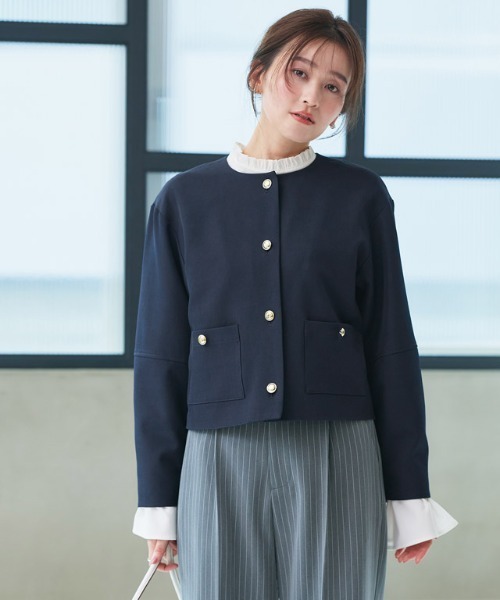 Pierrot（ピエロ）の「ゴールドボタンノーカラージャケット（ノーカラージャケット・レディース・ネイビー/チャコール・M/L）」の4枚目の写真