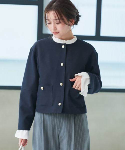 Pierrot（ピエロ）の「ゴールドボタンノーカラージャケット（ノーカラージャケット・レディース・ネイビー/チャコール・M/L）」の6枚目の写真