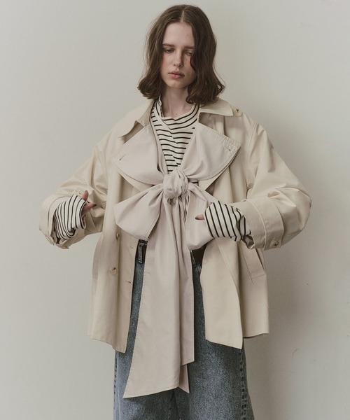 LA BELLE ETUDE（ラベルエチュード）の「カーブスリーブボウタイリボンショートトレンチ（トレンチコート・レディース・ベージュ/ブラック/ライトベージュ・FREE）」の20枚目の写真