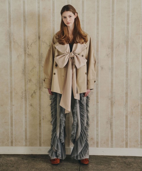 LA BELLE ETUDE（ラベルエチュード）の「カーブスリーブボウタイリボンショートトレンチ（トレンチコート・レディース・ベージュ/ブラック/ライトベージュ・FREE）」の11枚目の写真