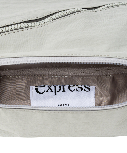 Express Holiday（エクスプレスホリデー）の「トレイルクロスバッグ_グレー（メッセンジャーバッグ・レディース・その他・ONE SIZE）」の4枚目の写真
