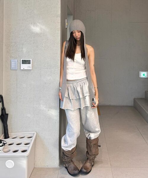 AMESWORLDWIDE（アメスワールドワイド）の「FRILL LAYERED SWEAT PANTS GREY（スウェットパンツ・レディース・その他・FREE）」の4枚目の写真