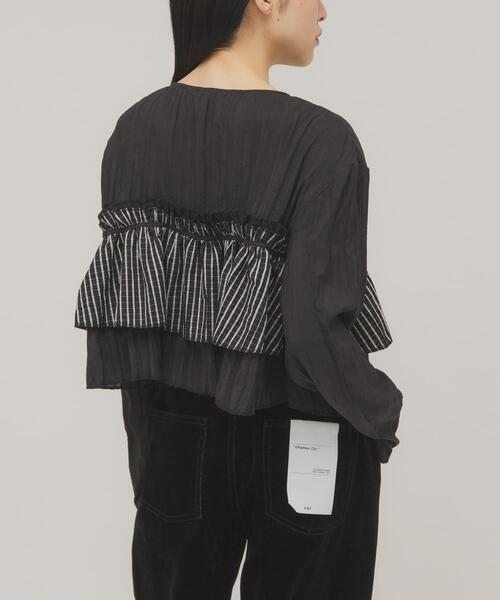 KBF（ケイビーエフ）の「フリルレイヤードブラウス（シャツ/ブラウス・レディース・ブラック/アイボリー/ネイビー・ONE）」の2枚目の写真