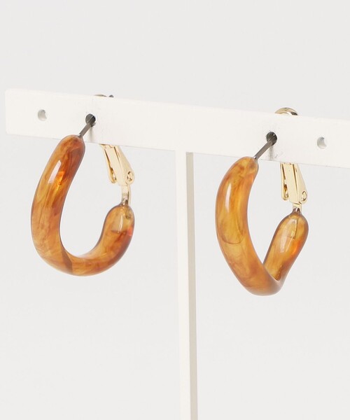 fredy emue（フレディエミュ）の「カラー樹脂うねりフープピアス（ピアス（両耳用）・レディース・チャコールグレー/ブラウン系その他/ミント・FREE）」の3枚目の写真