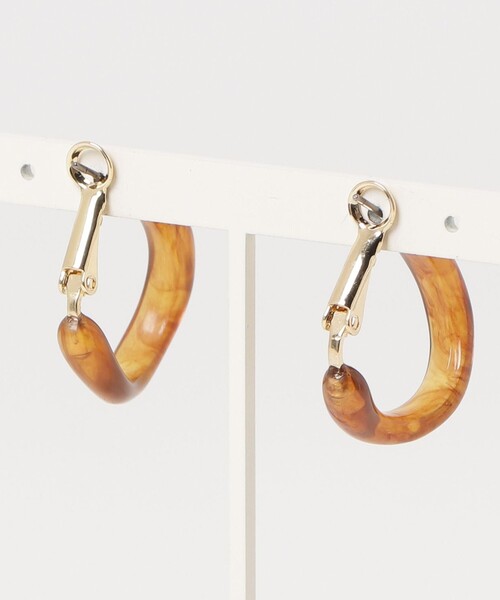 fredy emue（フレディエミュ）の「カラー樹脂うねりフープピアス（ピアス（両耳用）・レディース・チャコールグレー/ブラウン系その他/ミント・FREE）」の4枚目の写真