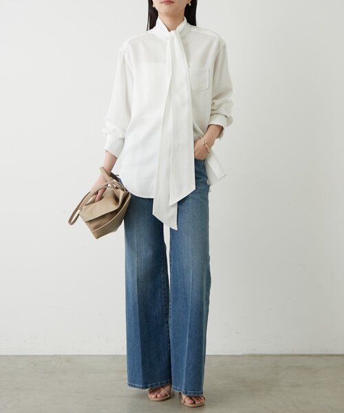 LOUNGEDRESS（ラウンジドレス）の「ライトデニムボウタイブラウス（シャツ/ブラウス・レディース・ブルー/オフホワイト・FREE）」の5枚目の写真
