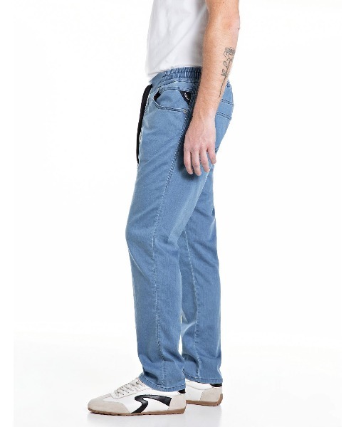 REPLAY（リプレイ）の「リラックステーパードLANNY Touch denim（デニムパンツ・メンズ・ブルー・W34xL30/W32xL30/W30xL30/W28xL30/W33xL30/W31xL30/W36xL30/W29xL30）」の2枚目の写真