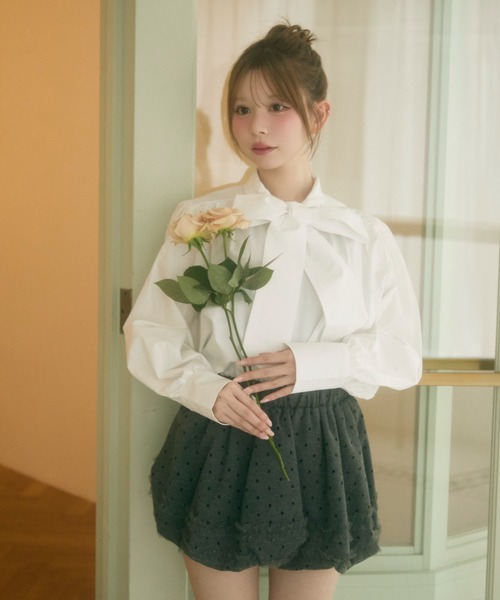 TITTY&CO.(ティティーアンドコー)の「リボンタイブラウス(シャツ/ブラウス・レディース・ブルー/ホワイト・FREE)」の5枚目の写真