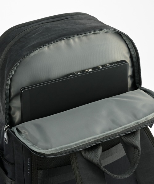 W&.Day/Night(ダブルアンド デイナイト)の「リュックサック キルッコ コレクション 20L A4サイズ 14インチPC シースルーポケット 19145(バックパック/リュック・レディース・ライトグレー系/ブラック・FREE)」の3枚目の写真