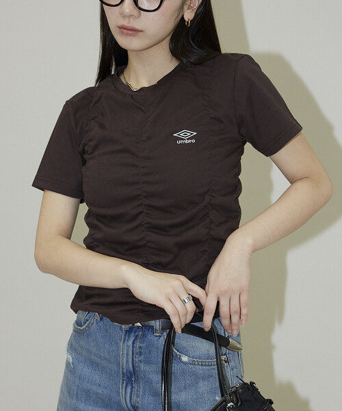 UMBRO(アンブロ)の「UMBRO × PUBLUX/アンブロ 別注 ワンポイント 刺繍 ギャザー Tシャツ 限定展開(Tシャツ/カットソー・レディース・イエロー/ネイビー/ブラウン・フリ-)」の17枚目の写真
