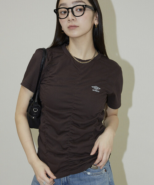 UMBRO(アンブロ)の「UMBRO × PUBLUX/アンブロ 別注 ワンポイント 刺繍 ギャザー Tシャツ 限定展開(Tシャツ/カットソー・レディース・イエロー/ネイビー/ブラウン・フリ-)」の12枚目の写真