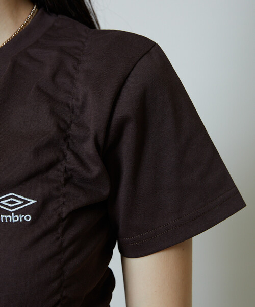UMBRO(アンブロ)の「UMBRO × PUBLUX/アンブロ 別注 ワンポイント 刺繍 ギャザー Tシャツ 限定展開(Tシャツ/カットソー・レディース・イエロー/ネイビー/ブラウン・フリ-)」の6枚目の写真
