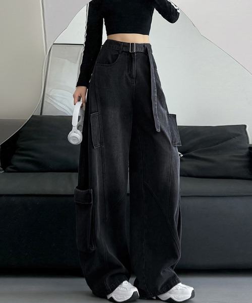 ReRe(リリ)の「カーゴデザインワイドデニムパンツ(デニムパンツ・レディース・ブラック/ブルー・X-LARGE/LARGE/MEDIUM/SMALL)」の1枚目の写真