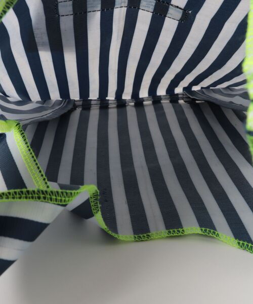 PUEBCO（プエブコ）の「SCHOOL TIE FABRIC SMALL BAG / Navy BluexWhite（エコバッグ/サブバッグ・メンズ・ネイビー×ホワイト・ONE SIZE）」の4枚目の写真