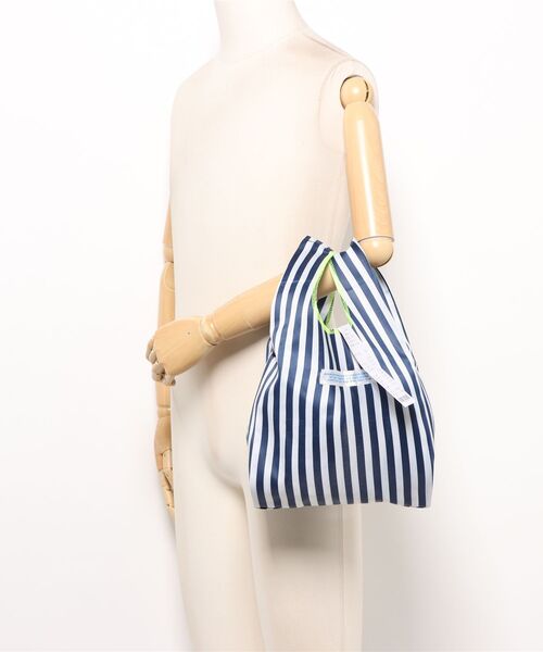 PUEBCO（プエブコ）の「SCHOOL TIE FABRIC SMALL BAG / Navy BluexWhite（エコバッグ/サブバッグ・メンズ・ネイビー×ホワイト・ONE SIZE）」の5枚目の写真
