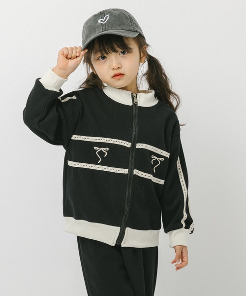 URBAN CHERRY(アーバンチェリー)の「【2点セット】バイカラーフロントリボンデザインジップトップス+ストレートパンツ(パーカー・キッズ・ブラック/グレー・150cm/140cm/130cm/120cm/110cm)」の7枚目の写真