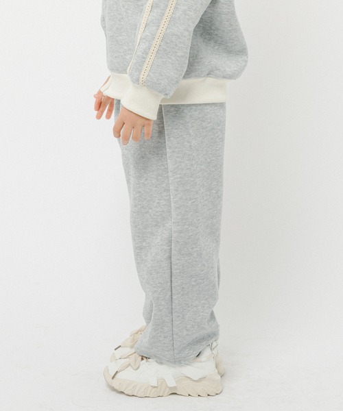 URBAN CHERRY(アーバンチェリー)の「【2点セット】バイカラーフロントリボンデザインジップトップス+ストレートパンツ(パーカー・キッズ・ブラック/グレー・150cm/140cm/130cm/120cm/110cm)」の5枚目の写真