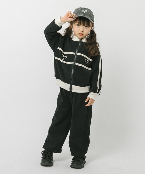URBAN CHERRY(アーバンチェリー)の「【2点セット】バイカラーフロントリボンデザインジップトップス+ストレートパンツ(パーカー・キッズ・ブラック/グレー・150cm/140cm/130cm/120cm/110cm)」の9枚目の写真
