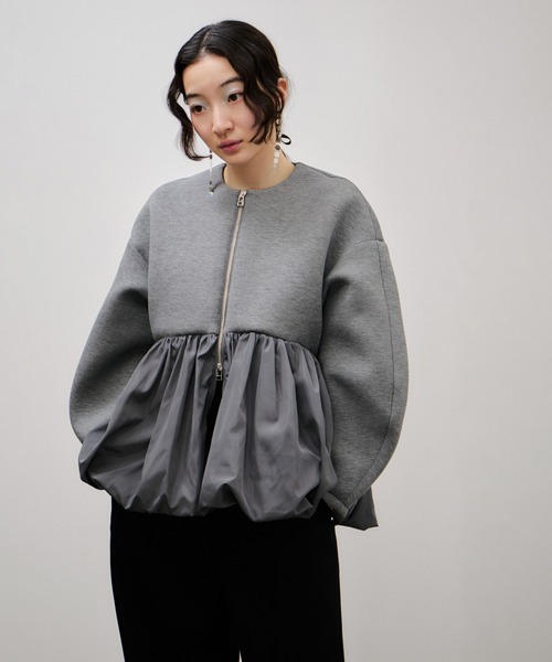 ADAM ET ROPE'(アダムエロペ)の「ダンボールタフタペプラムカットソーカーディガン(カーディガン/ボレロ・レディース・ホワイト/ブラック/グレー・FREE)」の12枚目の写真