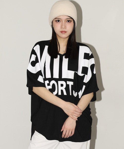 FUNALIVE(ファンアライブ)の「前後ロゴVネックオーバーサイズT 半端袖(Tシャツ/カットソー・レディース・パープル/ホワイト/ブラック・L)」の15枚目の写真