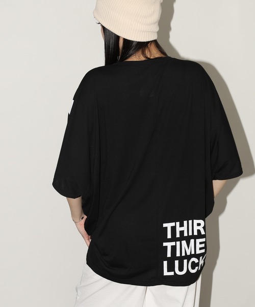 FUNALIVE(ファンアライブ)の「前後ロゴVネックオーバーサイズT 半端袖(Tシャツ/カットソー・レディース・パープル/ホワイト/ブラック・L)」の18枚目の写真