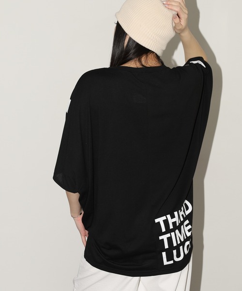 FUNALIVE(ファンアライブ)の「前後ロゴVネックオーバーサイズT 半端袖(Tシャツ/カットソー・レディース・パープル/ホワイト/ブラック・L)」の19枚目の写真