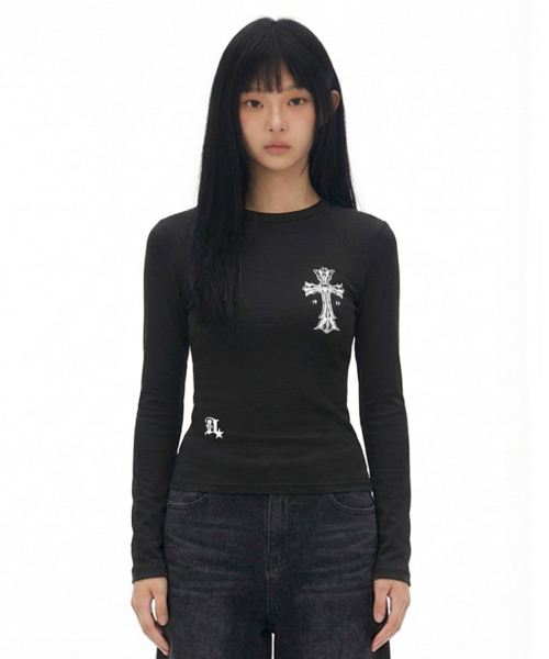 DAMISH(ダミシュ)の「エッセンシャルゴシッククロスロングスリーブ_ブラック(Tシャツ/カットソー・レディース・ブラック・SMALL/MEDIUM)」の1枚目の写真