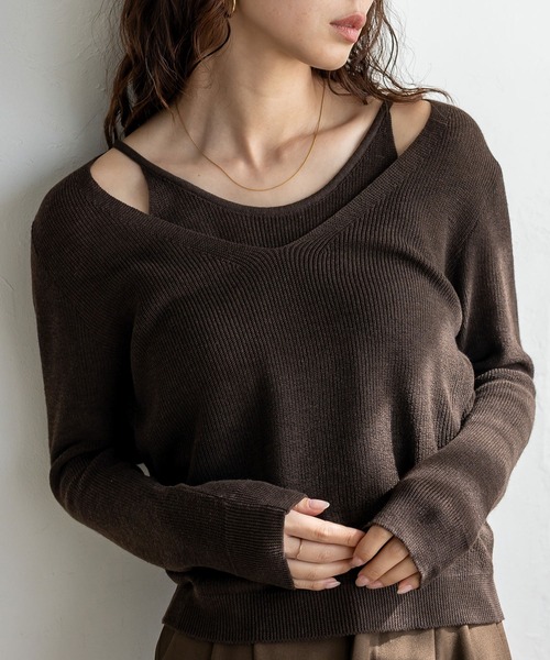 VitaFelice(ヴィータフェリーチェ)の「キャミレイヤード風ニットトップス シアーニット 重ね着風(ニット/セーター・レディース・ブラウン/ベージュ/チャコール/ブラック/アイボリー・FREE)」の4枚目の写真