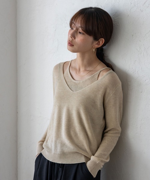 VitaFelice(ヴィータフェリーチェ)の「キャミレイヤード風ニットトップス シアーニット 重ね着風(ニット/セーター・レディース・ブラウン/ベージュ/チャコール/ブラック/アイボリー・FREE)」の16枚目の写真