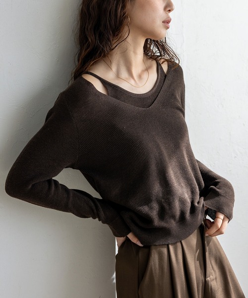 VitaFelice(ヴィータフェリーチェ)の「キャミレイヤード風ニットトップス シアーニット 重ね着風(ニット/セーター・レディース・ブラウン/ベージュ/チャコール/ブラック/アイボリー・FREE)」の6枚目の写真