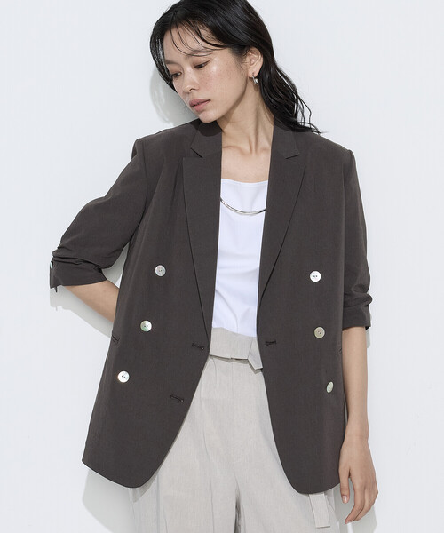 K.T KIYOKO TAKASE(キヨコタカセ)の「リネン/トリアセテートストレッチ ダブルブレストジャケット(テーラードジャケット・レディース・ブラウン/キナリ/チャコール・7号/9号/11号)」の1枚目の写真