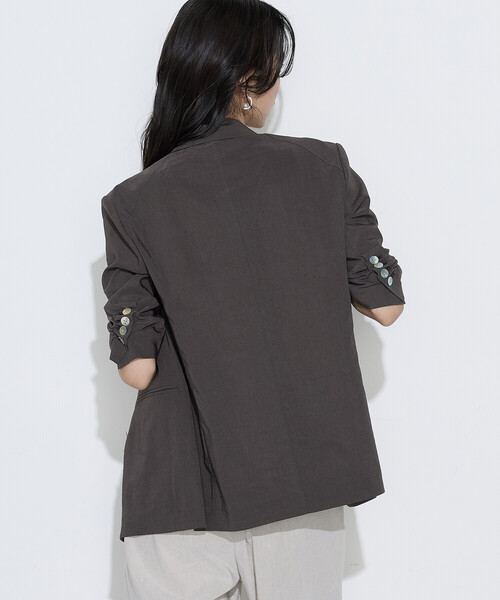 K.T KIYOKO TAKASE(キヨコタカセ)の「リネン/トリアセテートストレッチ ダブルブレストジャケット(テーラードジャケット・レディース・ブラウン/キナリ/チャコール・7号/9号/11号)」の14枚目の写真