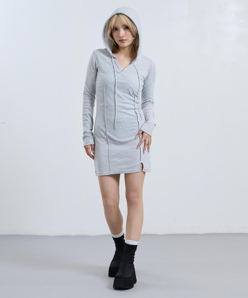 ANAP(アナップ)の「フード付 もちぴたワンピース(ワンピース・レディース・ブラック/ベージュ/グレー・F)」の7枚目の写真