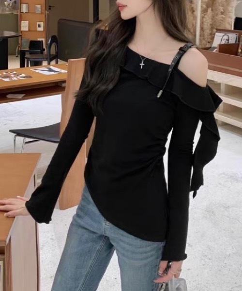 Alvia(アルビア)の「オフショルダー フリル袖トップス(Tシャツ/カットソー・レディース・ベージュ/ダークグレー・M)」の13枚目の写真