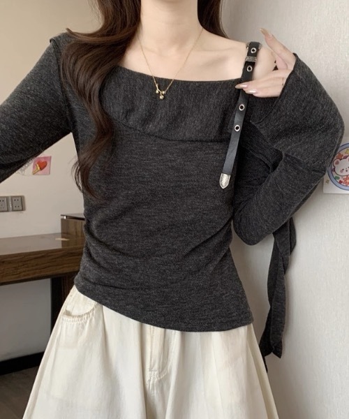 Alvia(アルビア)の「オフショルダー フリル袖トップス(Tシャツ/カットソー・レディース・ベージュ/ダークグレー・M)」の14枚目の写真