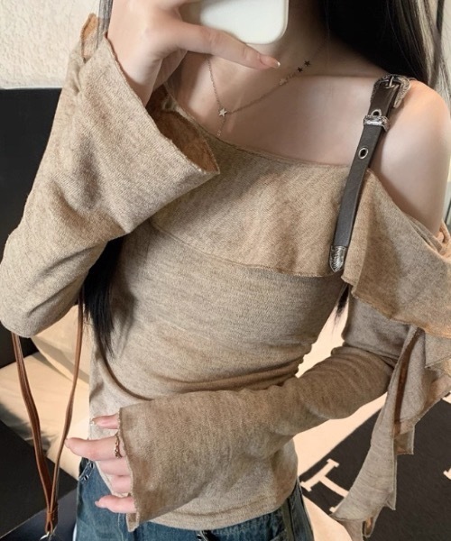 Alvia(アルビア)の「オフショルダー フリル袖トップス(Tシャツ/カットソー・レディース・ベージュ/ダークグレー・M)」の3枚目の写真