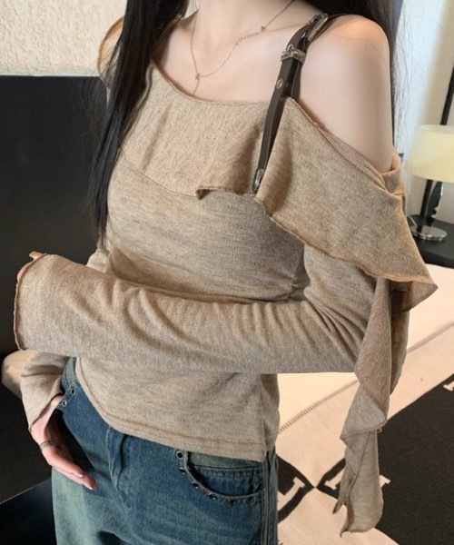 Alvia(アルビア)の「オフショルダー フリル袖トップス(Tシャツ/カットソー・レディース・ベージュ/ダークグレー・M)」の6枚目の写真