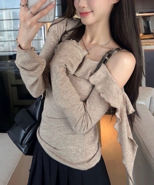 Alvia(アルビア)の「オフショルダー フリル袖トップス(Tシャツ/カットソー・レディース・ベージュ/ダークグレー・M)」の9枚目の写真