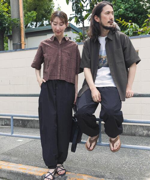 ITEMS URBANRESEARCH（アイテムズ アーバンリサーチ）の「『接触冷感/撥水/イージーケア/UVカット』タスランナイロンイージージョグパンツ（その他パンツ・メンズ・ブラック/ベージュ系その他/チャコールグレー・MEDIUM/LARGE）」の5枚目の写真