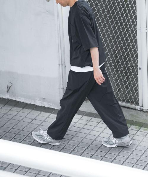 ITEMS URBANRESEARCH（アイテムズ アーバンリサーチ）の「『接触冷感/撥水/イージーケア/UVカット』タスランナイロンイージージョグパンツ（その他パンツ・メンズ・ブラック/ベージュ系その他/チャコールグレー・MEDIUM/LARGE）」の13枚目の写真