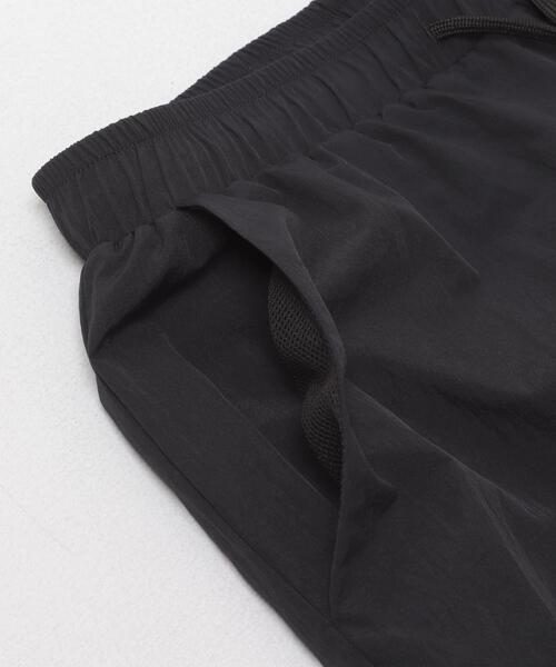ITEMS URBANRESEARCH（アイテムズ アーバンリサーチ）の「『接触冷感/撥水/イージーケア/UVカット』タスランナイロンイージージョグパンツ（その他パンツ・メンズ・ブラック/ベージュ系その他/チャコールグレー・MEDIUM/LARGE）」の16枚目の写真