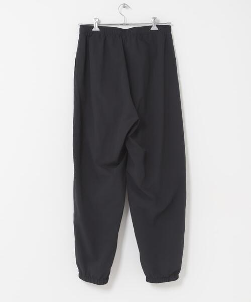 ITEMS URBANRESEARCH（アイテムズ アーバンリサーチ）の「『接触冷感/撥水/イージーケア/UVカット』タスランナイロンイージージョグパンツ（その他パンツ・メンズ・ブラック/ベージュ系その他/チャコールグレー・MEDIUM/LARGE）」の18枚目の写真
